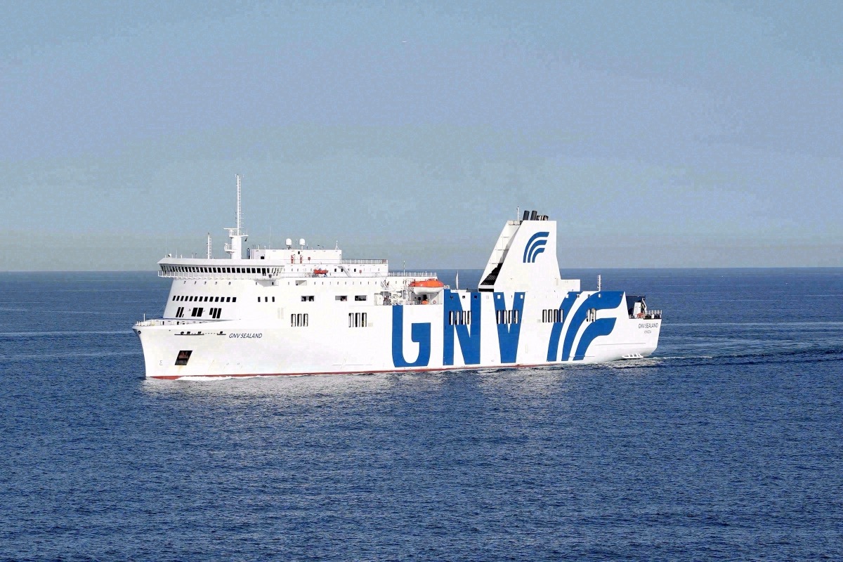 Fähre GNV Sealand der Grandi Navi Veloci in Fahrt auf dem Mittelmeer