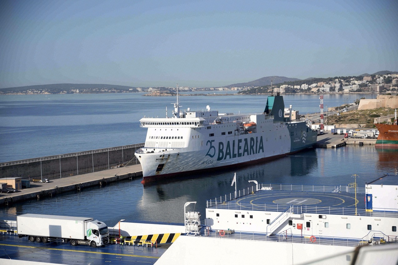 Die Baleària-Fähre Hypatia im Hafen von Palma de Mallorca